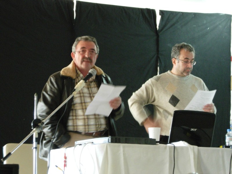Αριστερά ο Διευθυντής του ΓΕΛ Ασσήρου κ. Γκέγκας Δημήτριος και δεξιά ο κ. Στυλιάδης Κώστας, Υπ. ΚΕ ΠΛΗ.ΝΕ.Τ. Φλώρινας